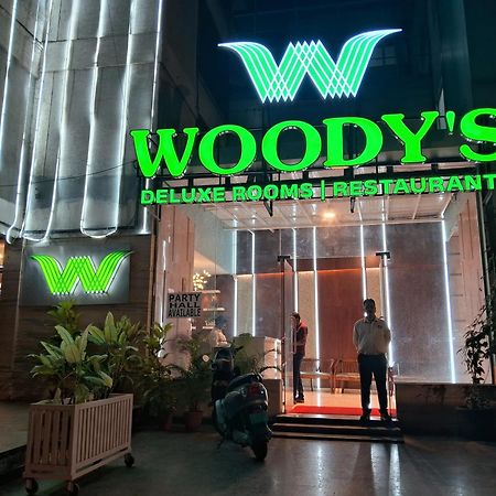 Woody'S Hotel Bangalore Exterior photo
