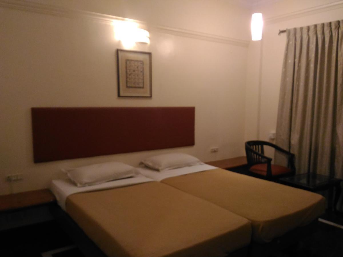 Woody'S Hotel Bangalore Exterior photo